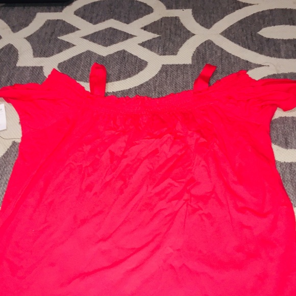 Red of the shoulder top - Picture 3 of 3